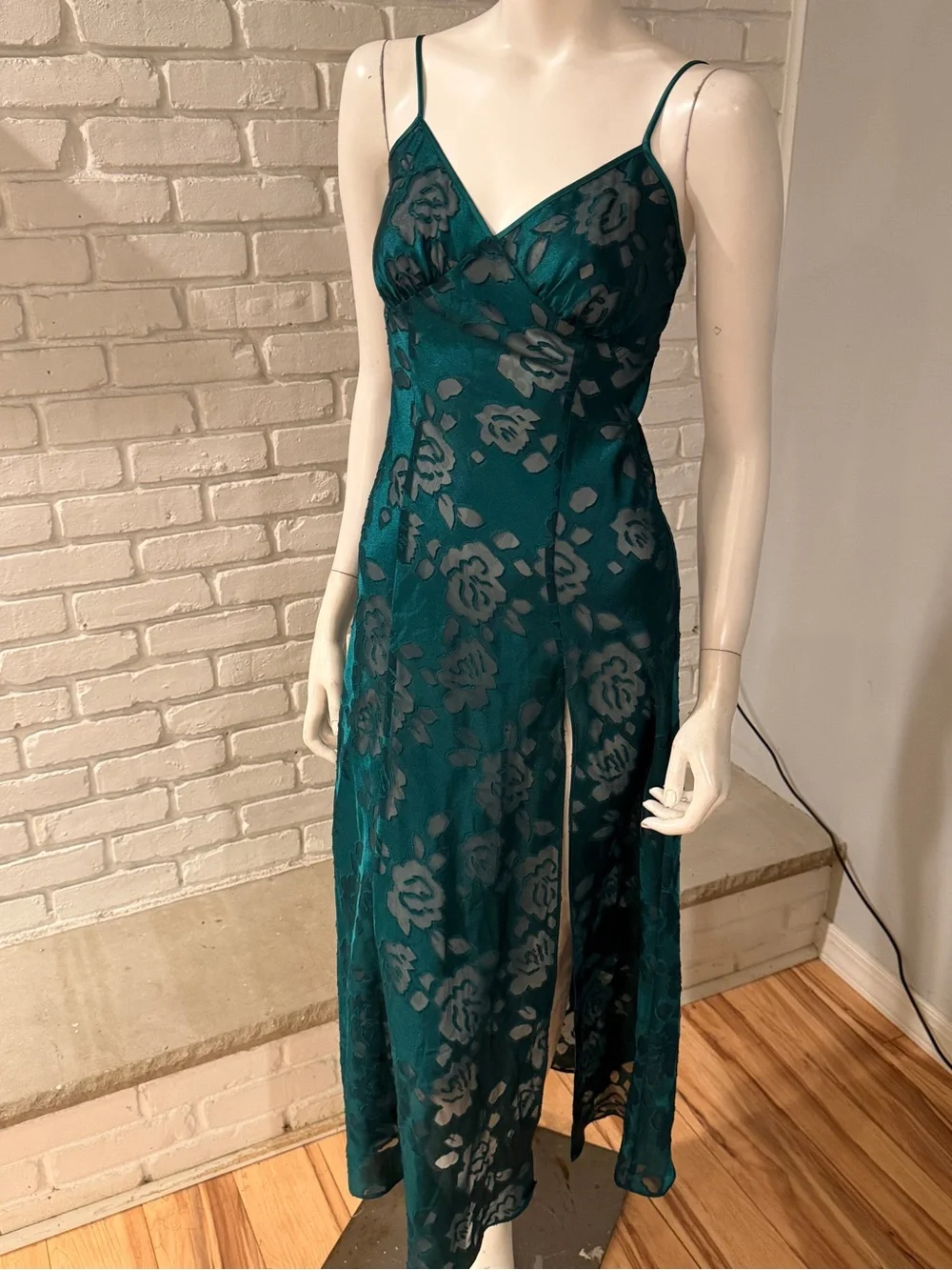 Vintage Gold Label Victoria’s Secret NWT Emerald Burnout Floral Sheer Nightgown